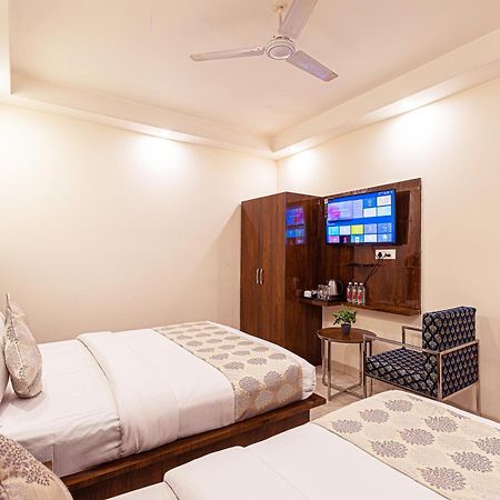 Hotel Emblem Suites- Near Delhi Airport Нью-Дели Экстерьер фото
